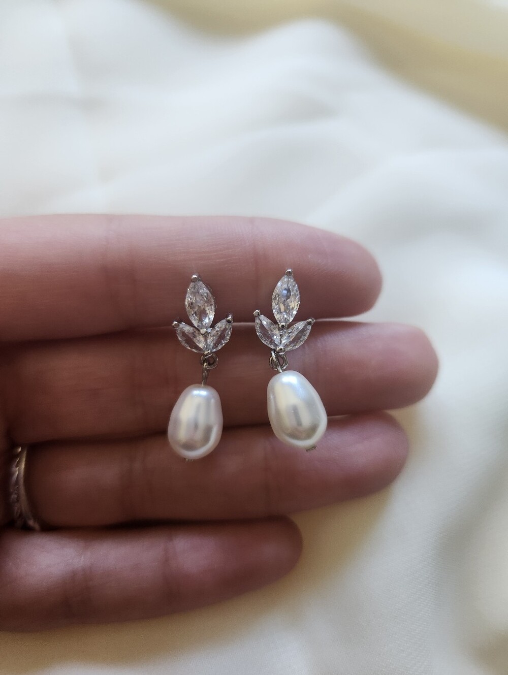 Clip on Silver & White Pearl Bridal Art Deco Drop Earrings Nickel-free Elegant